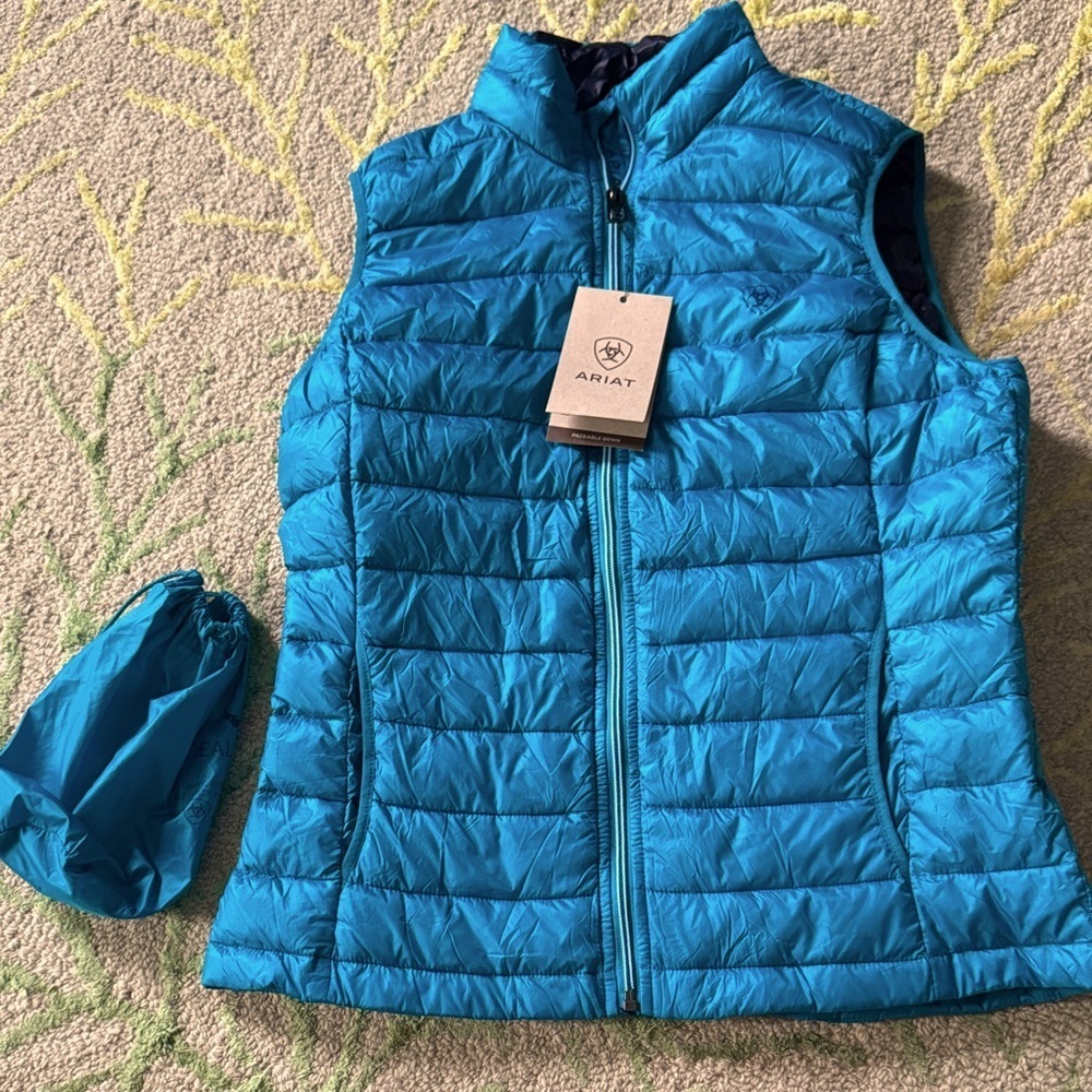 Ariat ideal down packable lightweight atomic blue zipper vest small NWT